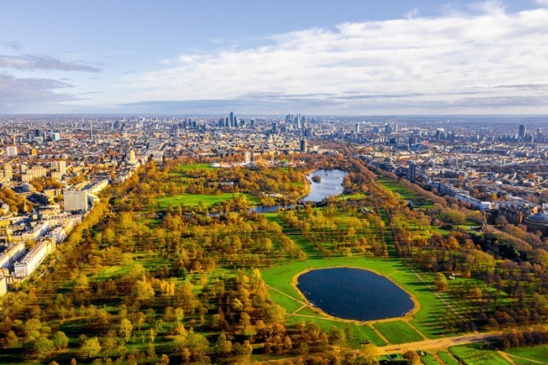 beautiful-aerial-panoramic-view-of-the-hyde-park-in-london-picture-id1191765494